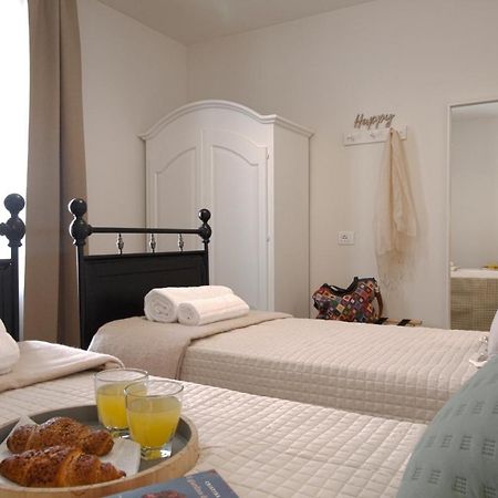 Bed & Basta Hotel Reggio Emilia Bagian luar foto