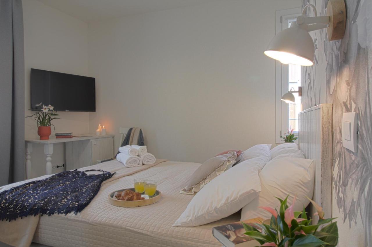 Bed & Basta Hotel Reggio Emilia Bagian luar foto