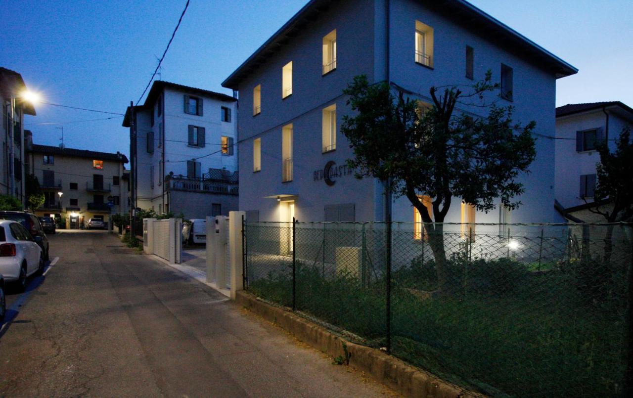 Bed & Basta Hotel Reggio Emilia Bagian luar foto